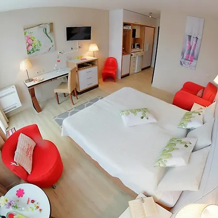 Apartment Diwa Hotel: Private In Area With Ac And Parking