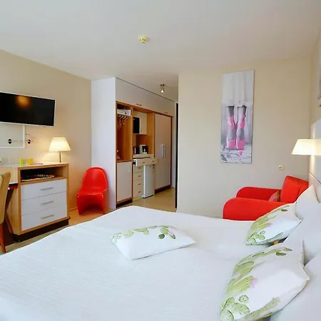 Apartment Diwa Hotel: Private In Area With Ac And Parking