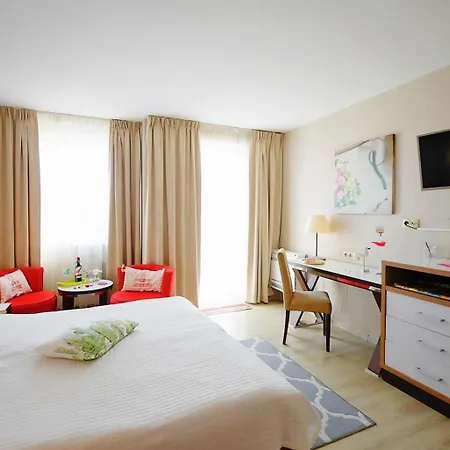 Diwa Hotel: Private In Area With Ac And Parking Apartment